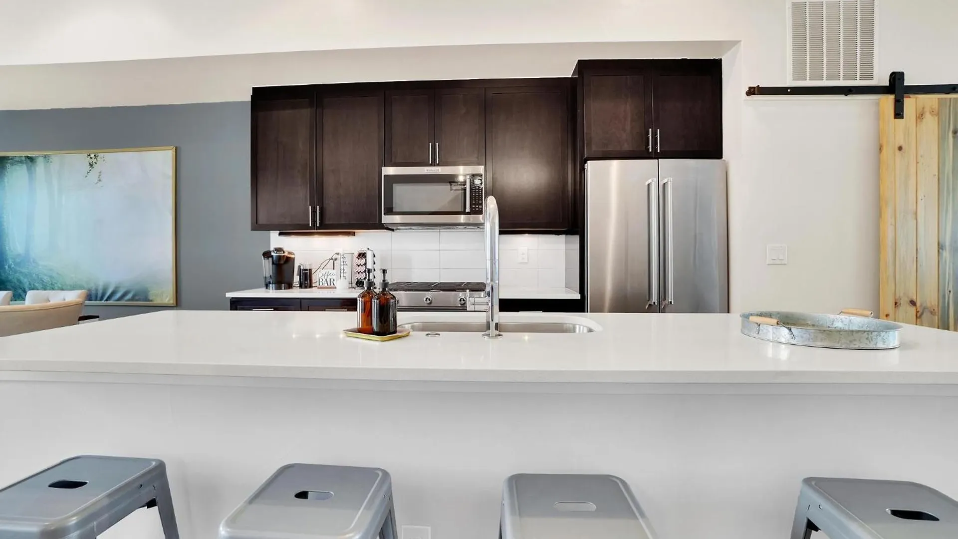 Chic Townhouse Steps From Empower Field! Apartment Denver