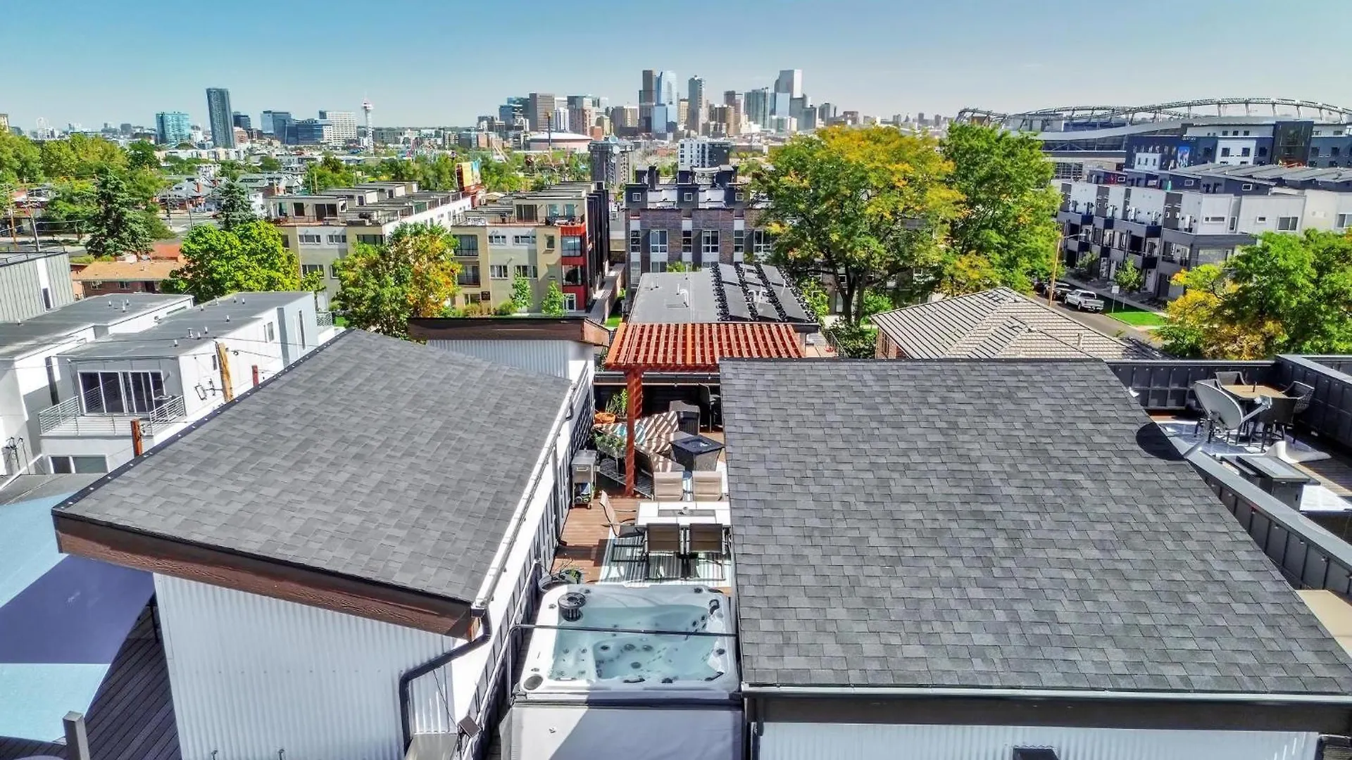 Chic Townhouse Steps From Empower Field! Apartment Denver United States