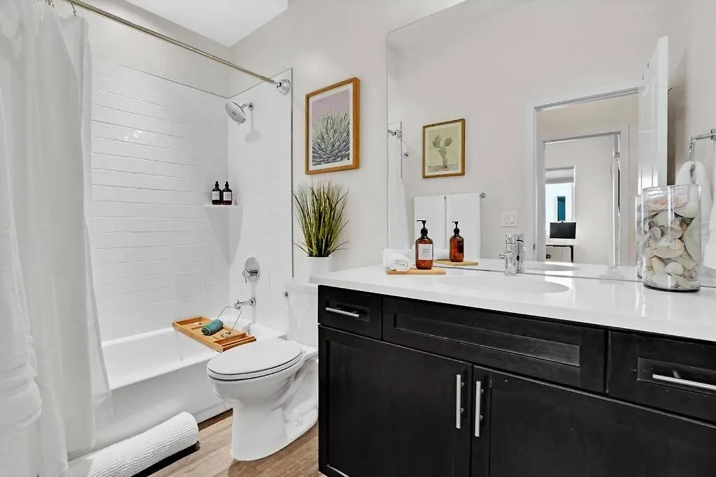 Chic Townhouse Steps From Empower Field! Apartment Denver United States