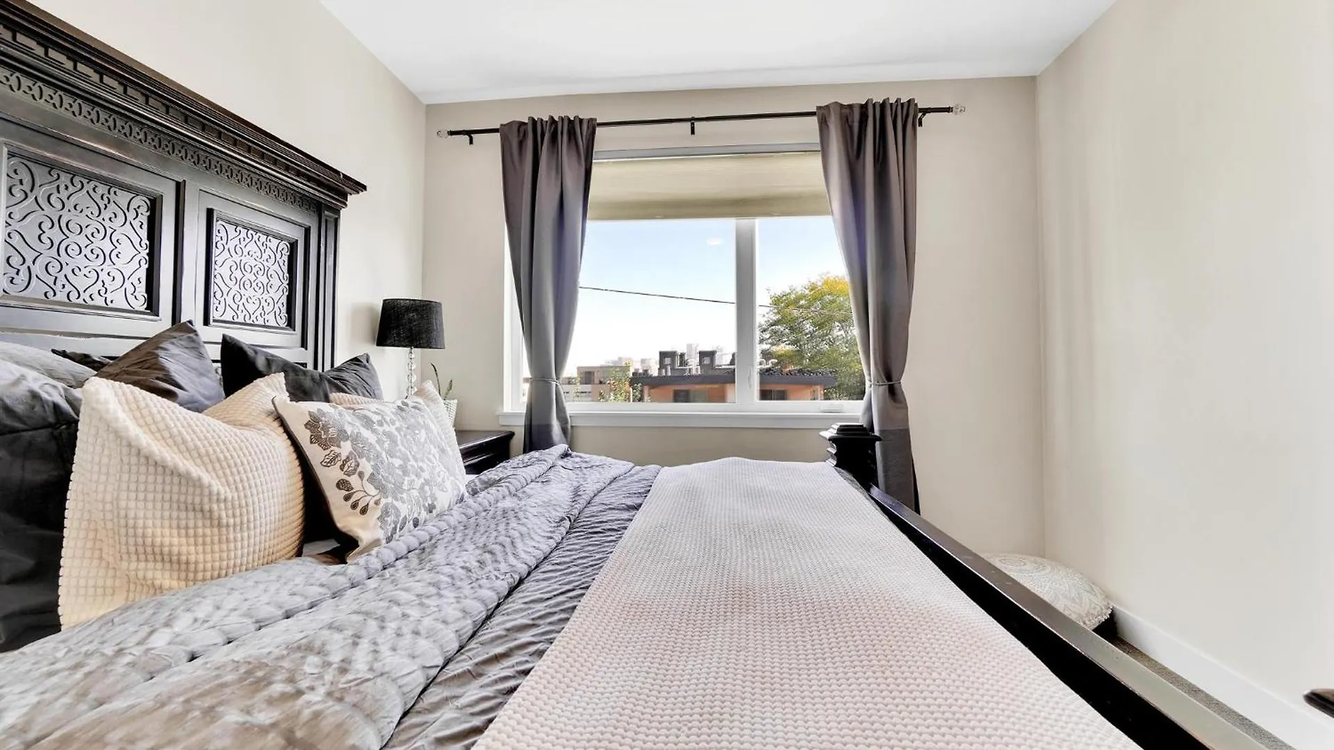 Chic Townhouse Steps From Empower Field! Apartment Denver 0*,  United States