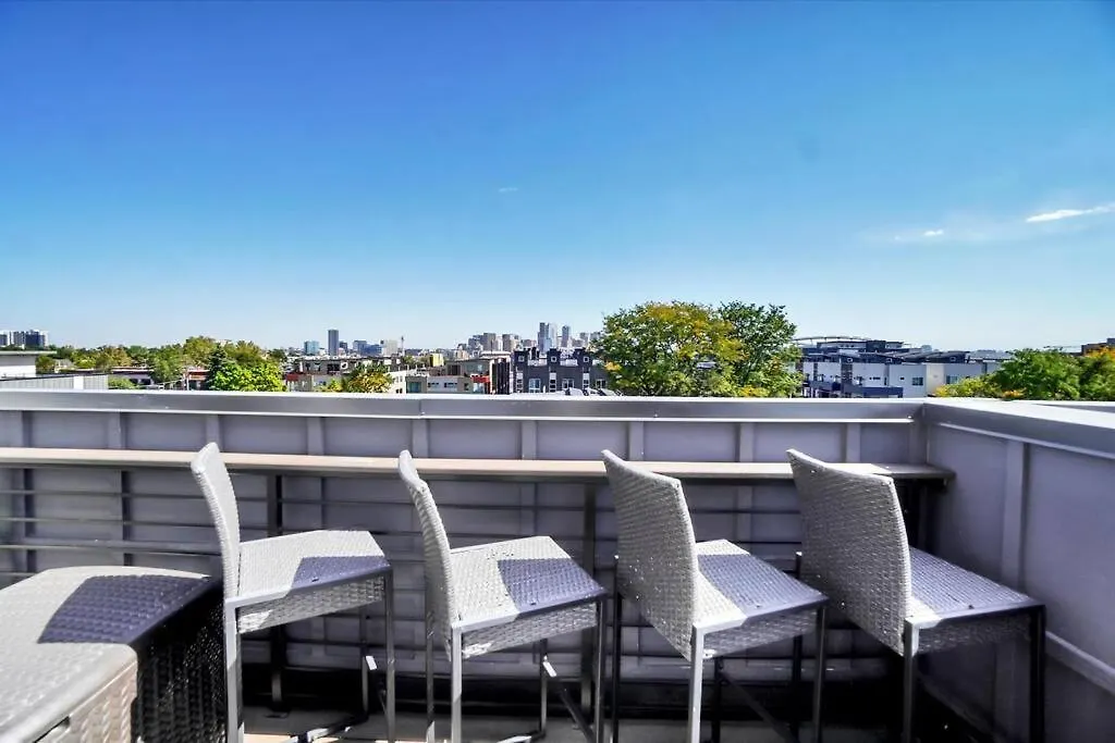 Chic Townhouse Steps From Empower Field! Apartment Denver