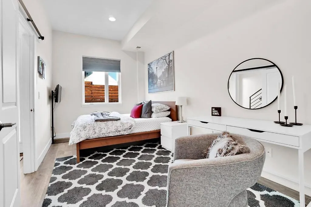 Chic Townhouse Steps From Empower Field! Apartment Denver 0*,  United States