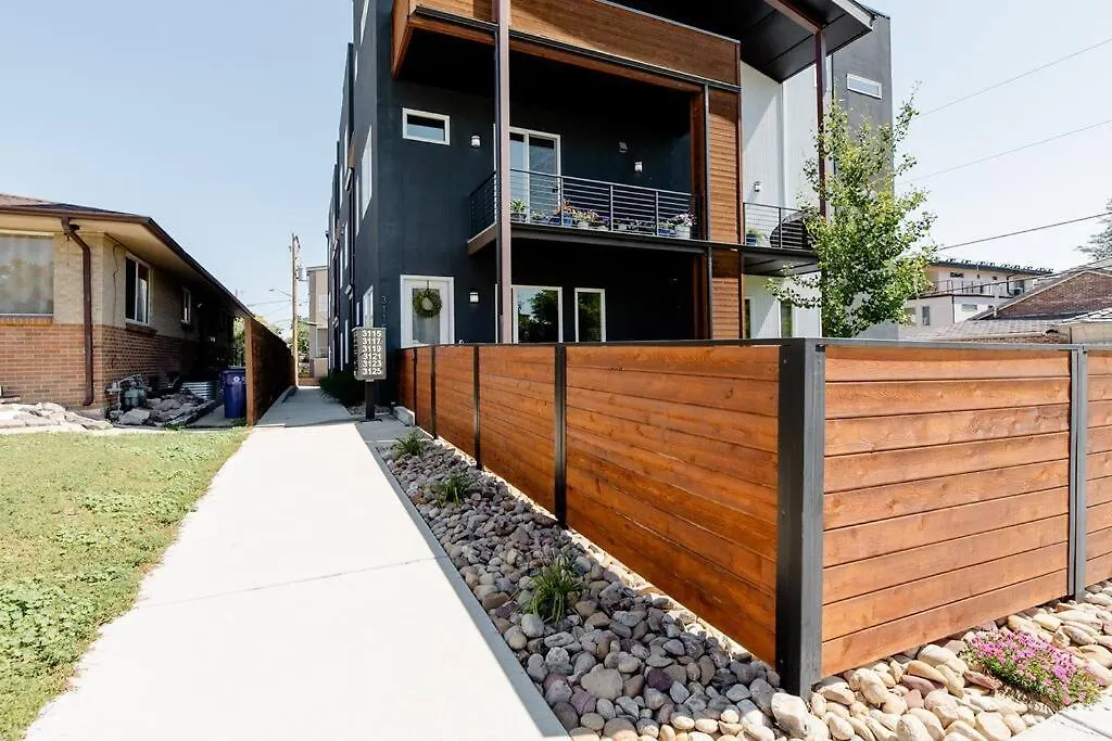 Chic Townhouse Steps From Empower Field! Apartment Denver